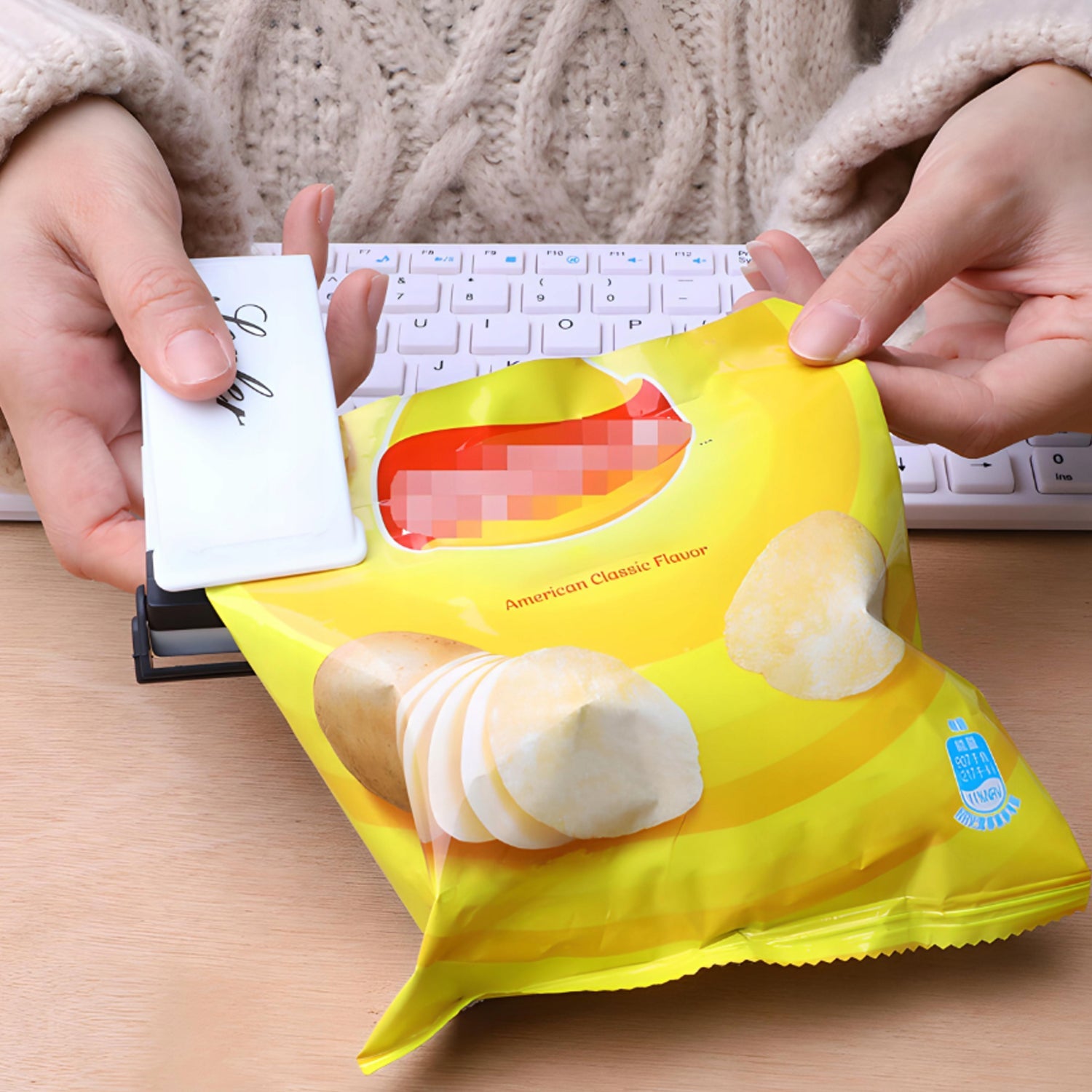 Travel-Friendly Plastic Bag Resealer Tool