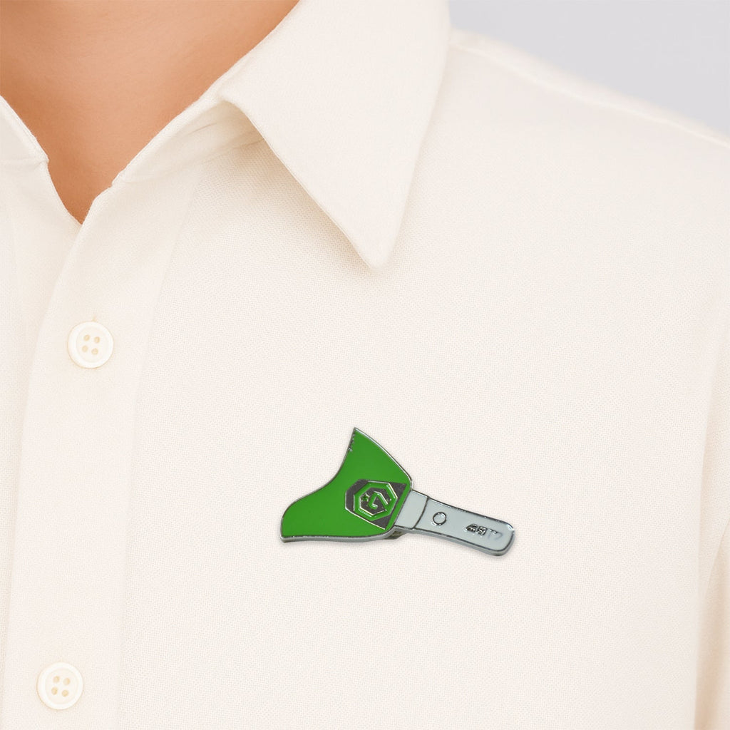 Stylish Metal Badge Pin – Single Piece (Random Design)