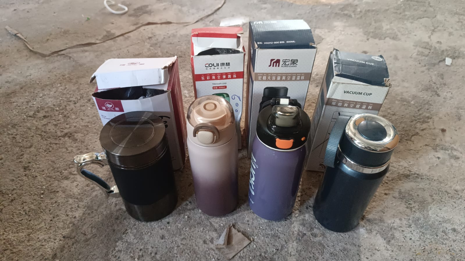 Stainless Steel Water Bottles Approx 600ML (Mix Design & Color / 1 Pc)